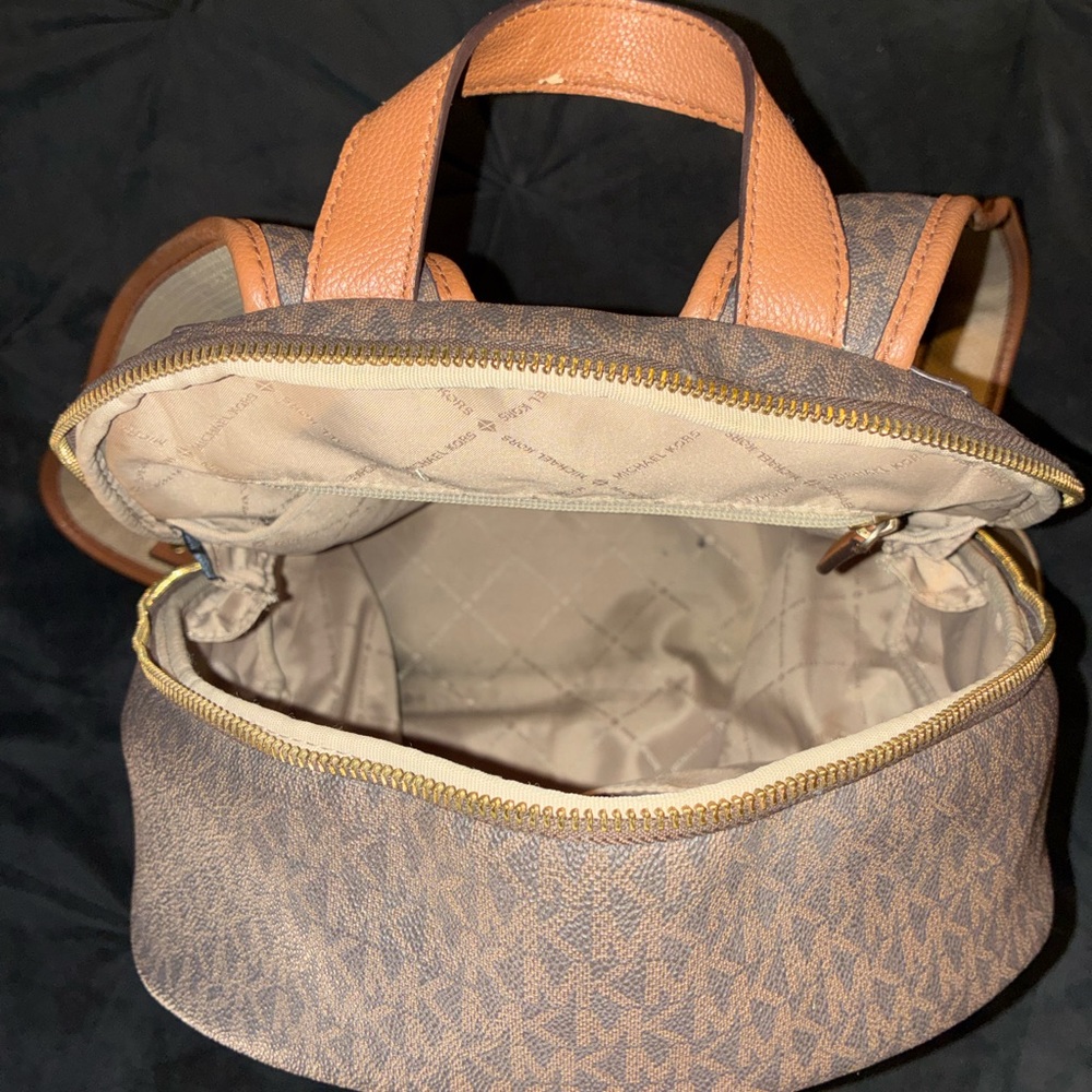 Medium sized Michael Kors backpack - image 9